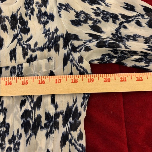 BKE Blue and White Patterned Blouse - Picture 3 of 7